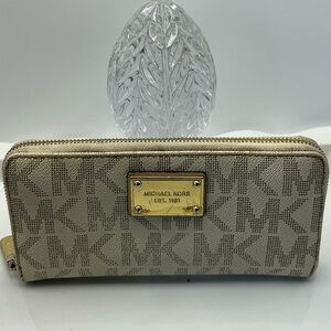 Michael Kors  ~ 100% Leather Jet Set